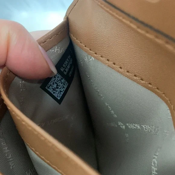 ❌SOLD❌ Authentic Michael Kors passport and credit card holder - like new - Picture 14 of 17